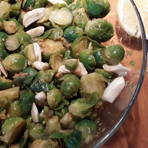 Rosenkål med ingefær og mandler